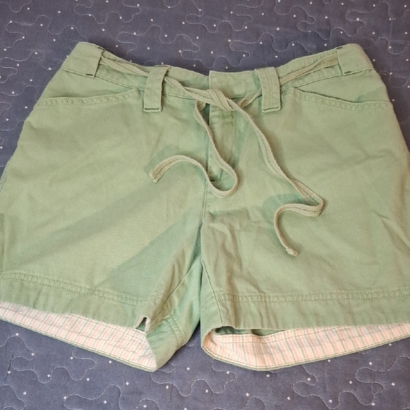 Natural Reflections Green Women's Shorts size 2 - Picture 1 of 5